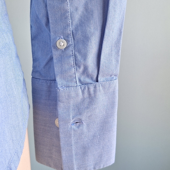 🅱️🅾️G🅾️ Banana Republic Riley Shirt in blue fine stripes - Picture 7 of 10